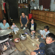 ブータンの一般家庭でホームステイ！